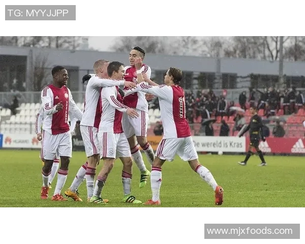 卡拉巴克与特拉维夫的激烈对决揭示足球战术与团队合作的重要性