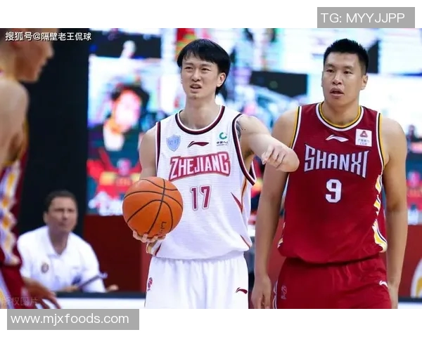 广岛三箭与东京队激战正酣比分悬念持续引发球迷热议