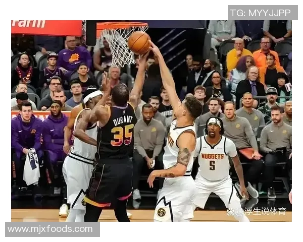 湖人对决太阳12月精彩赛事回顾与分析，谁能在这场较量中笑到最后