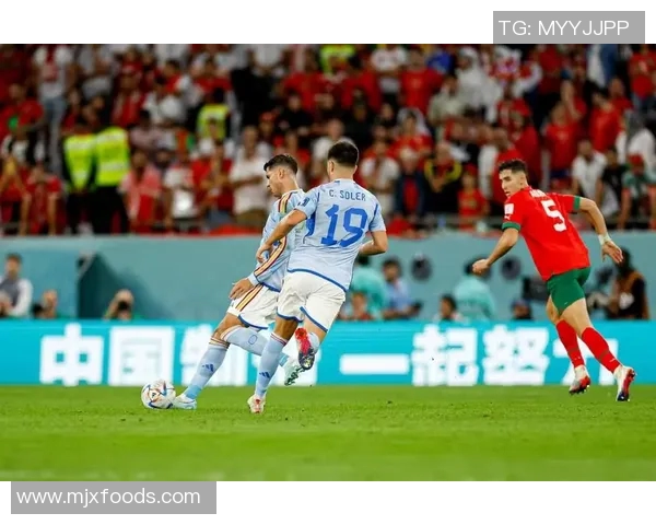 荷兰队与哥斯达黎加队激战在即谁能在世界杯赛场上笑到最后