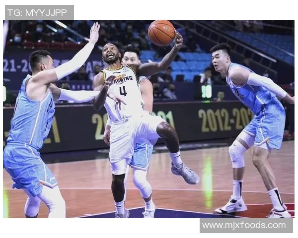 2014年CBA精彩对决北京队与佛山队巅峰对抗赛回顾与分析 2014年CBA精彩对决北京队与佛山队巅峰对抗赛回顾与分析