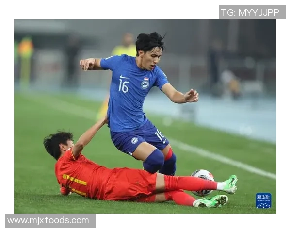 中国与韩国足球赛场冲突引发热议双方球员为何频频发生肢体冲突