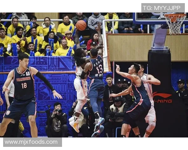 尼克斯与国王激战正酣NBA赛场上演精彩对决与战术较量